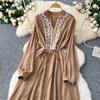 Vintage Maxikleid für Damen, Stickerei, V-Ausschnitt, lange Ärmel, Damenkleid, Schnürung, hohe Taille, elegante Kleider