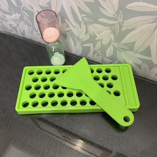 

Yousheng 1 Set Lip Balm Filling Tray Sturdy Construction Anti-deform Plastic DIY Handmade Lip Gloss Making Tray Spatula Set for Home зелений