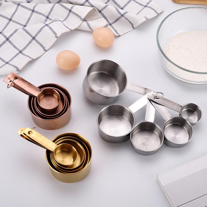 Elegantes Edelstahl-Messbecher-Set Mit Präziser Skala Zum Backen Und Kochen