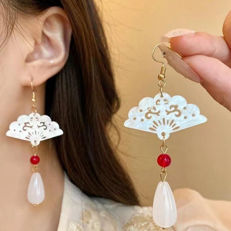 

New Chinese national style retro fan white jade water drop earrings women, new Chinese New Year cheongsam accessories earrings
