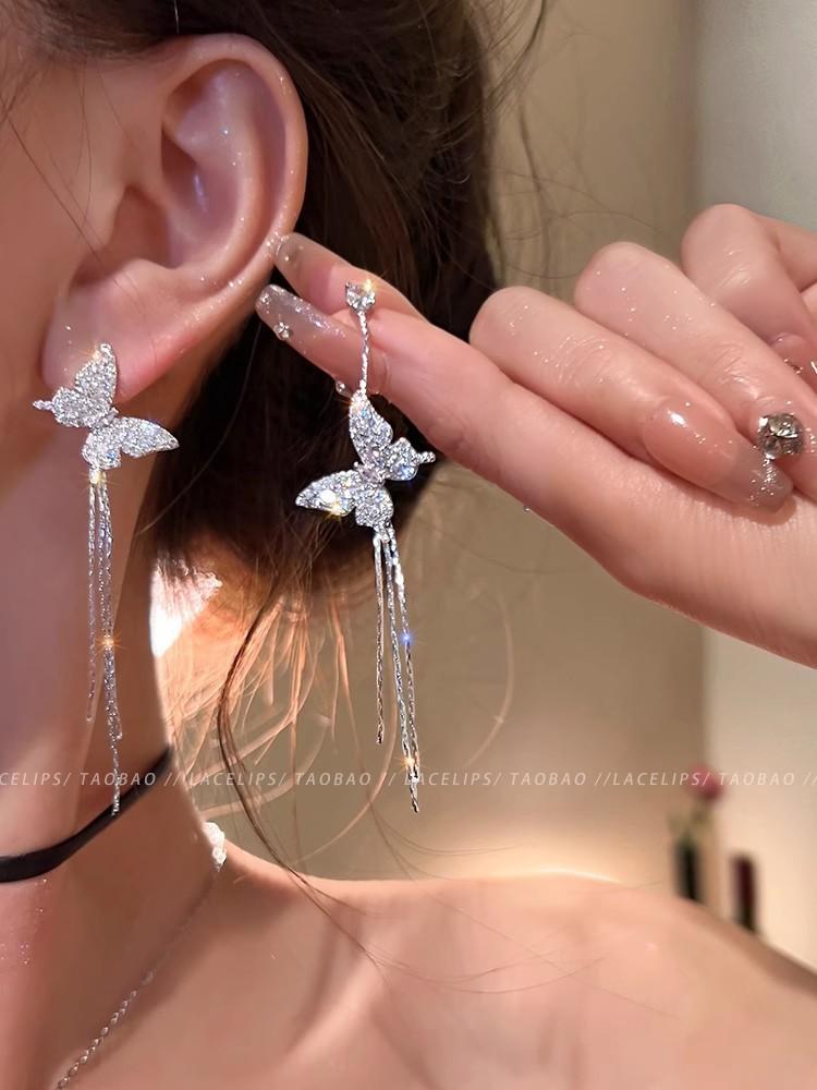 Silver needle flash zircon earrings, women's exquisite temperament stud earrings, spring and summer earrings.