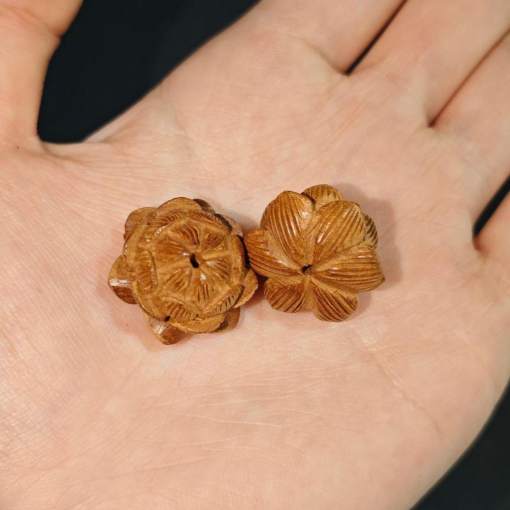 Pfirsichholz Lotus geschnitzte Schmuckperlen - Handgefertigtes vierlagiges Holzhandwerk Zubehör