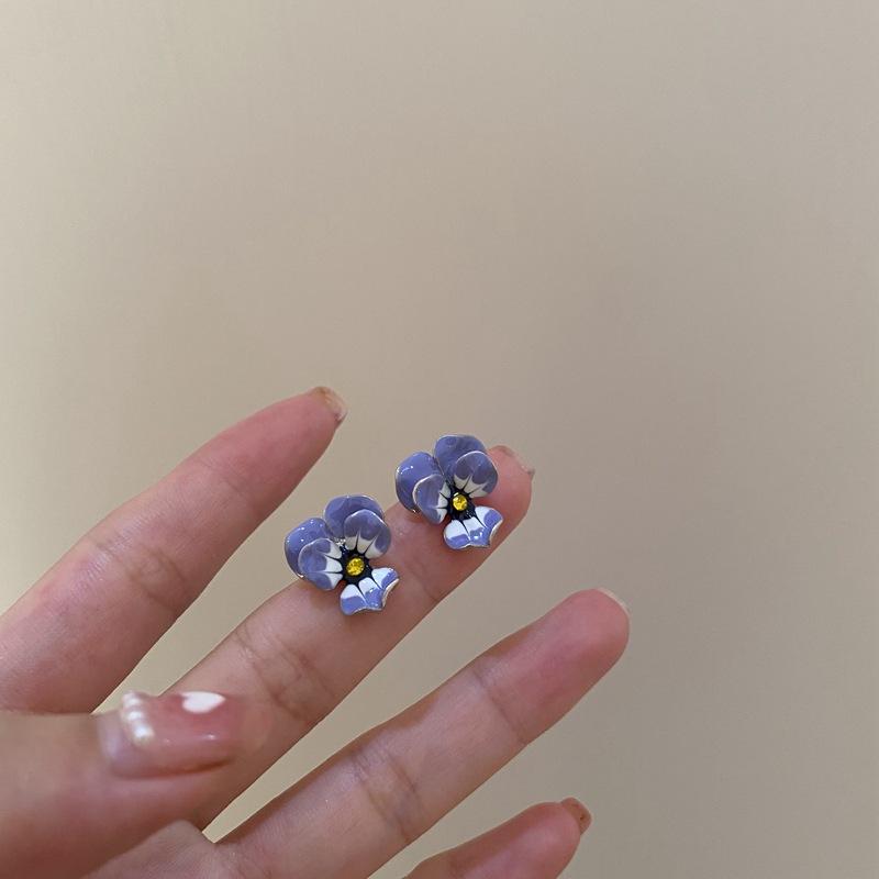 Oil drop flower earrings niche design sensual super fairy stud earrings in wind earrings