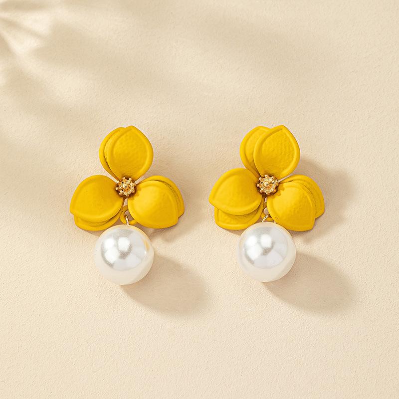 Japanese & Korean Style Sweet Floral Pearl Stud Earrings for Women - Chic, Niche, Elegant Design for Daily Wear