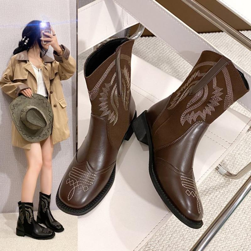 Large size pointed retro embroidered thick heel western cowboy boots women's autumn and winter new personalized short boots