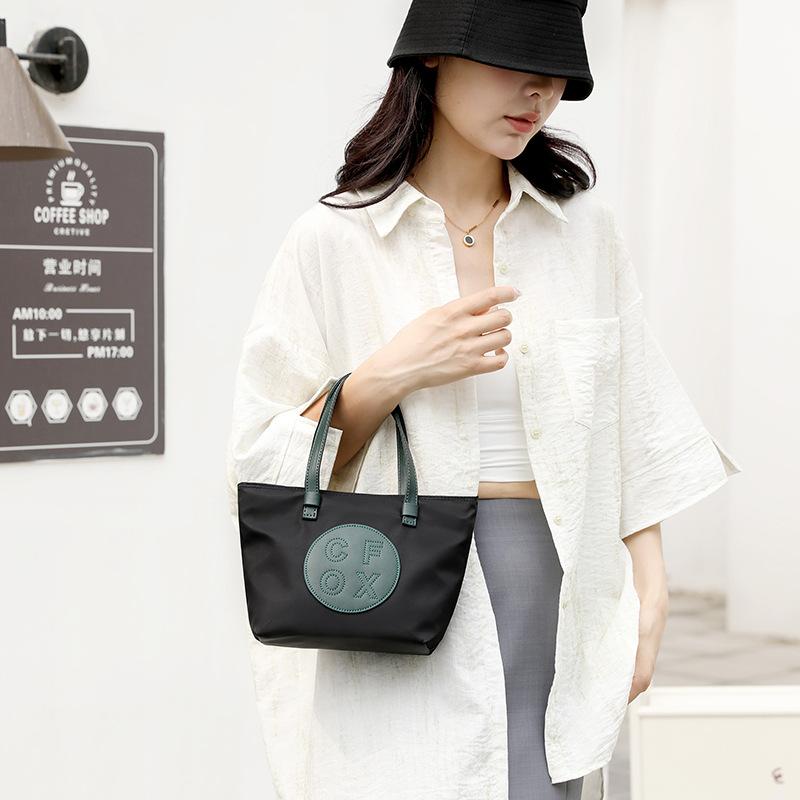 

New leisure bag women s outdoor trend handbag anti-splashing key change bag