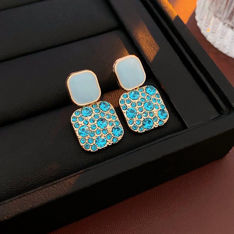 Silver Needle French Fresh Exaggerated Diamond Earrings Light Luxury High-end Stud Earrings Temperament Earrings Design Sense Niche