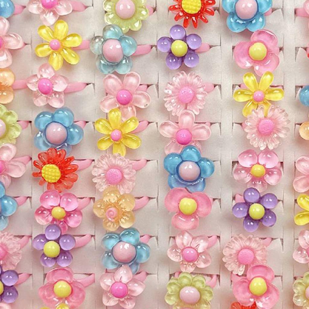 Packung mit 100 sortierten Kinderringen aus Harz Harz-Fingerringe für Kinder mit verstellbarer Größe Partygeschenke Ringe Anhänger