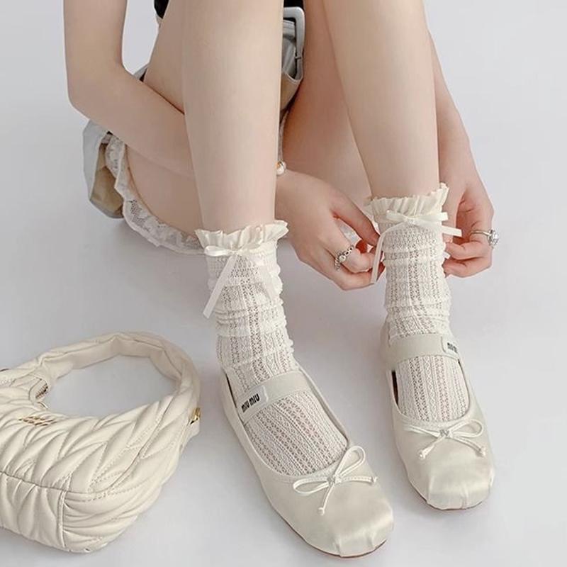 Słodkie i modne skarpetki w stylu baletowym z cienką kokardką i koronką, skarpetki warstwowe