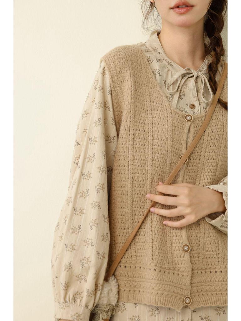 Autumn 2025 Vintage Round Neck Crochet Knit Vest