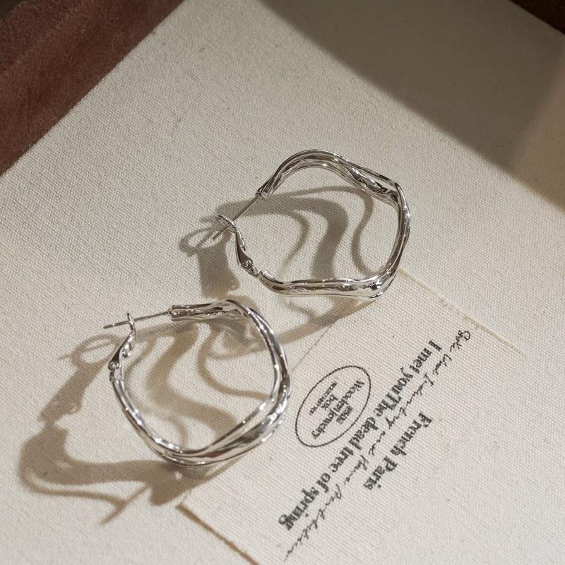 Silver Needle Irregular Geometric Twist Round Earrings Women s Korean Fashion Simple Earrings Niche High-end Earrings Women
