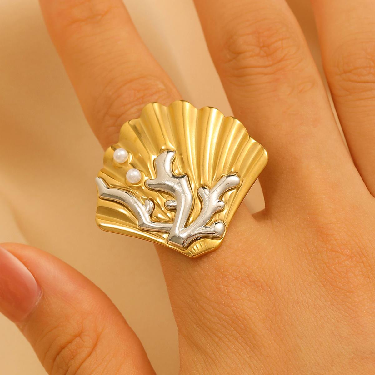 

LATS 18K Gold Plated Color-blocked Stainless Steel Shell Inlaid Pearl Ring for Women High-end Marine Style Hand Ornament Zircon resizable