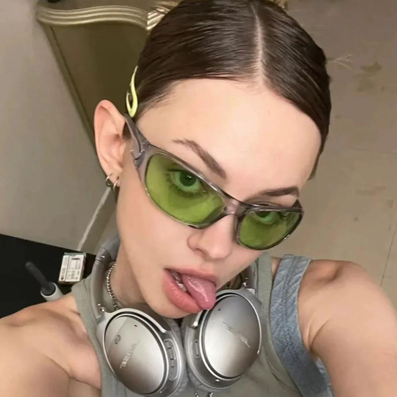 Exquisite Fashion Items Women's 1Pc Y2k Polychrome Sunglasses For Punk Fashion Vintage Small Frame Eyewear Beach Accessories For Glasses