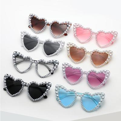 Retro Heart-Shaped Pearl Frame Sunglasses Women Fashion Pink Eyewear Trending Cat Eye Sun Glasses Beach Shades UV400