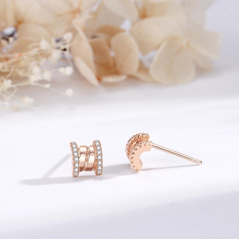 Small Waist Stud Earrings Female Korean Version Versatile Diamond Earrings Simple Small Ear Jewelry
