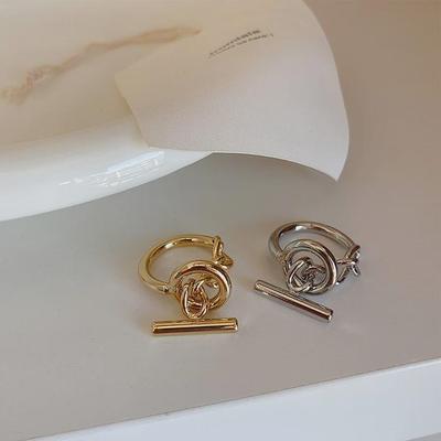 Anillo de Plata S925 con Hebilla OT de Estilo Europeo y Americano: Cadena de Temperamento Moderna y Combinable para Mujer.