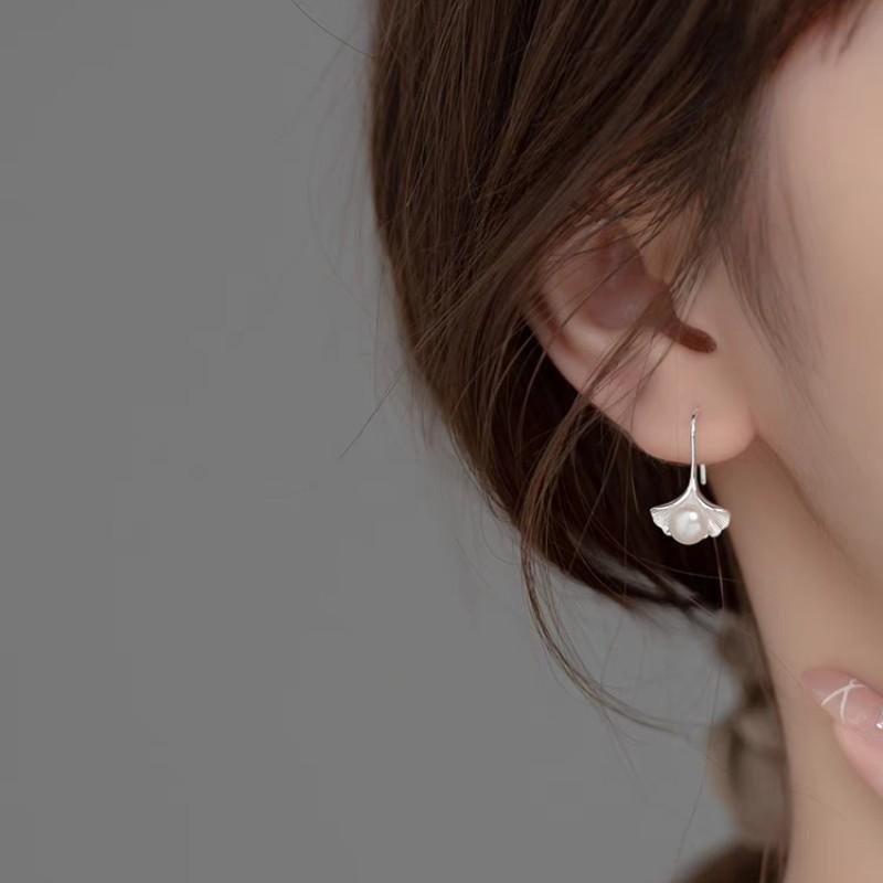 Leaf Earrings Women'S Small Fresh Apricot Leaves Cute Imitation Pearl Sweet High-End Short Earrings