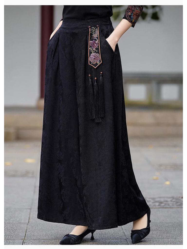 Premium Chinese Ethnic Crackle Pattern Tencel Embroidered Windbreaker for Women - Round Neck Spring/Autumn Coat