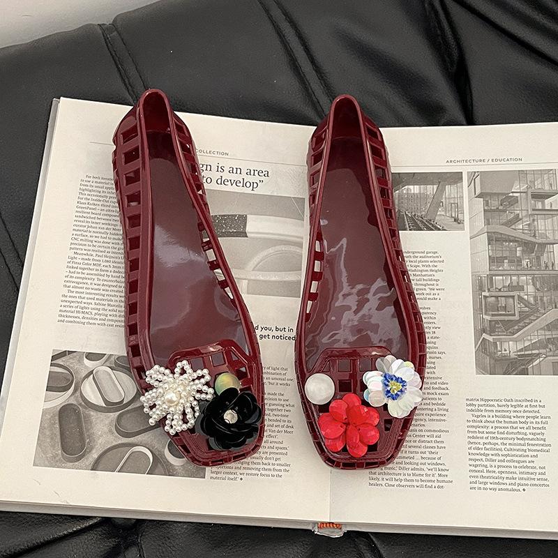 Fashion simple and versatile flower hollow flat sandals women's 2025 summer new wear casual temperament hole shoes