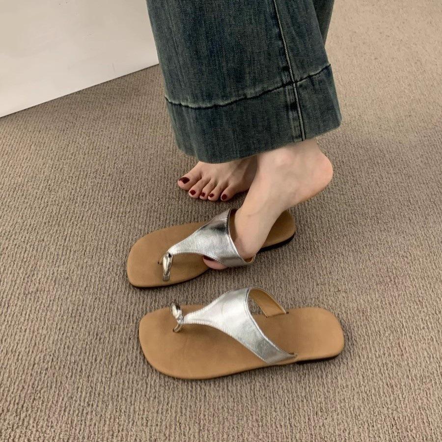 Korean designer set of toe flat-bottomed slippers for women's summer wear is not tiring, casual toe flip-flops, beach sandals