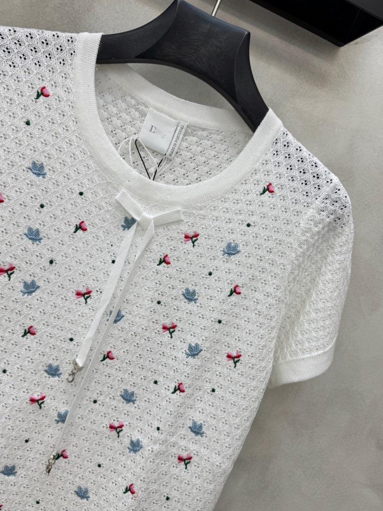 French Floral Embroidered Gypsophila Knit Mesh Top with Frog Button and Round Neck - Short-Sleeved Age-Reducing Design