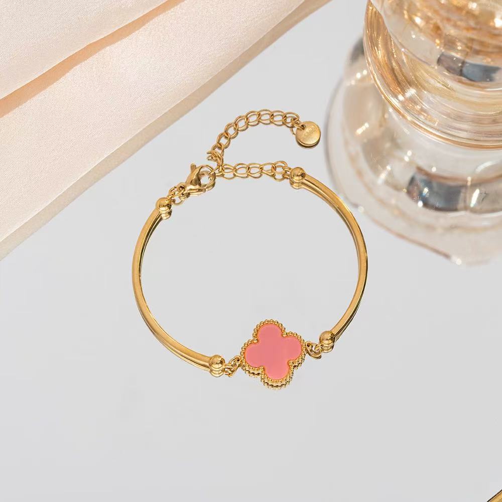 Bracelet trèfle avancé en acier titane ne se décolorant pas