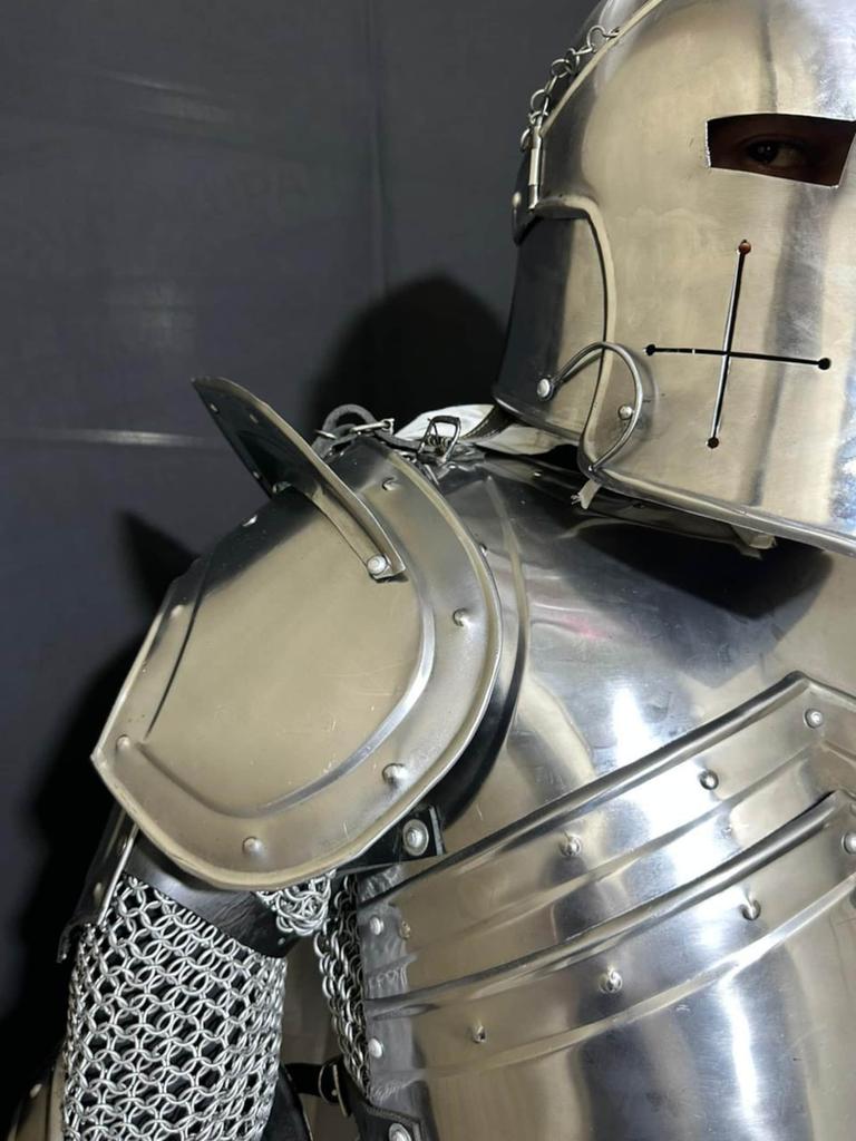 Mittelalterliches Ritterkostüm Rüstungsset mit Barbuta-Helm Cosplay LARP Kostüm