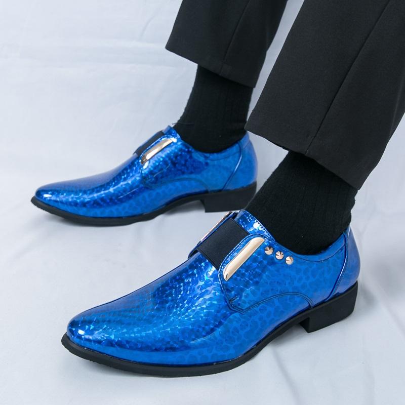 Fashion New Gentleman Black Gold Blue Loafter For Men Rivet Pointed Glossy Patent Leather Shoes Casual Formal Wedding Dress Footwear