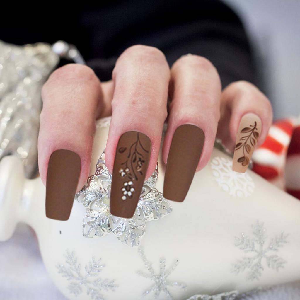 Press-On, Nägel, Schmeichelhaft für alle Hauttöne, Mit einem Finish, Blumen- und Blattdesigns, Und einem Instagram-würdigen . 24 Stück, Entfernbar.1ml