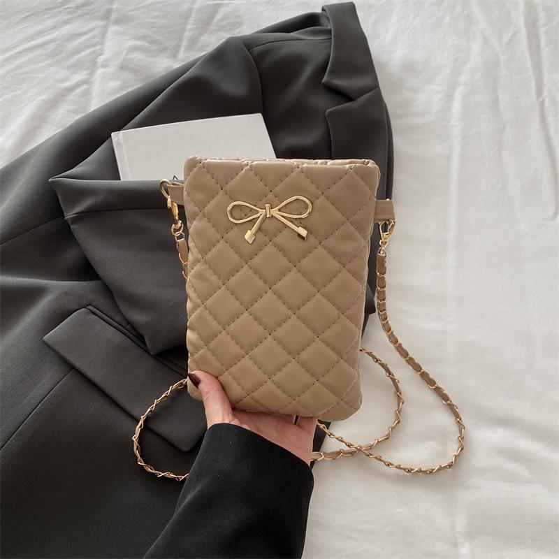 

2025 autumn and winter new simple and versatile lightweight women s shoulder messenger bag change bag chain mobile phone women s bag trend хаки