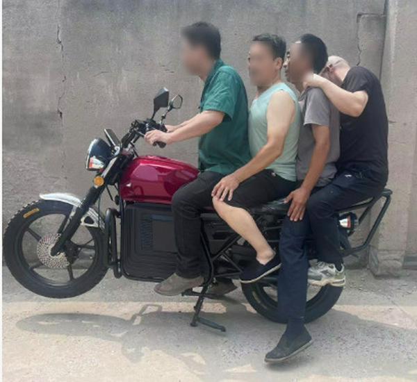 High-Speed D300 Electric Sports Motorbike for Adults - Africa Passenger Model