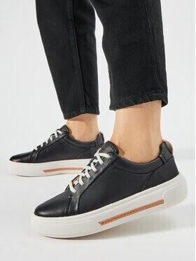 Clarks Womens Hollyhock Walk Sneakers In Black Leather