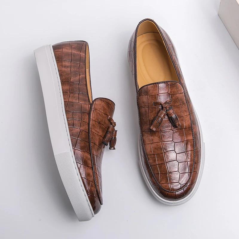 Britain Fashion Men Slip on Flats Crocodile Pattern Patent Leather Shoes Casual Loafers Formal Dress Footwear Shoes for Men