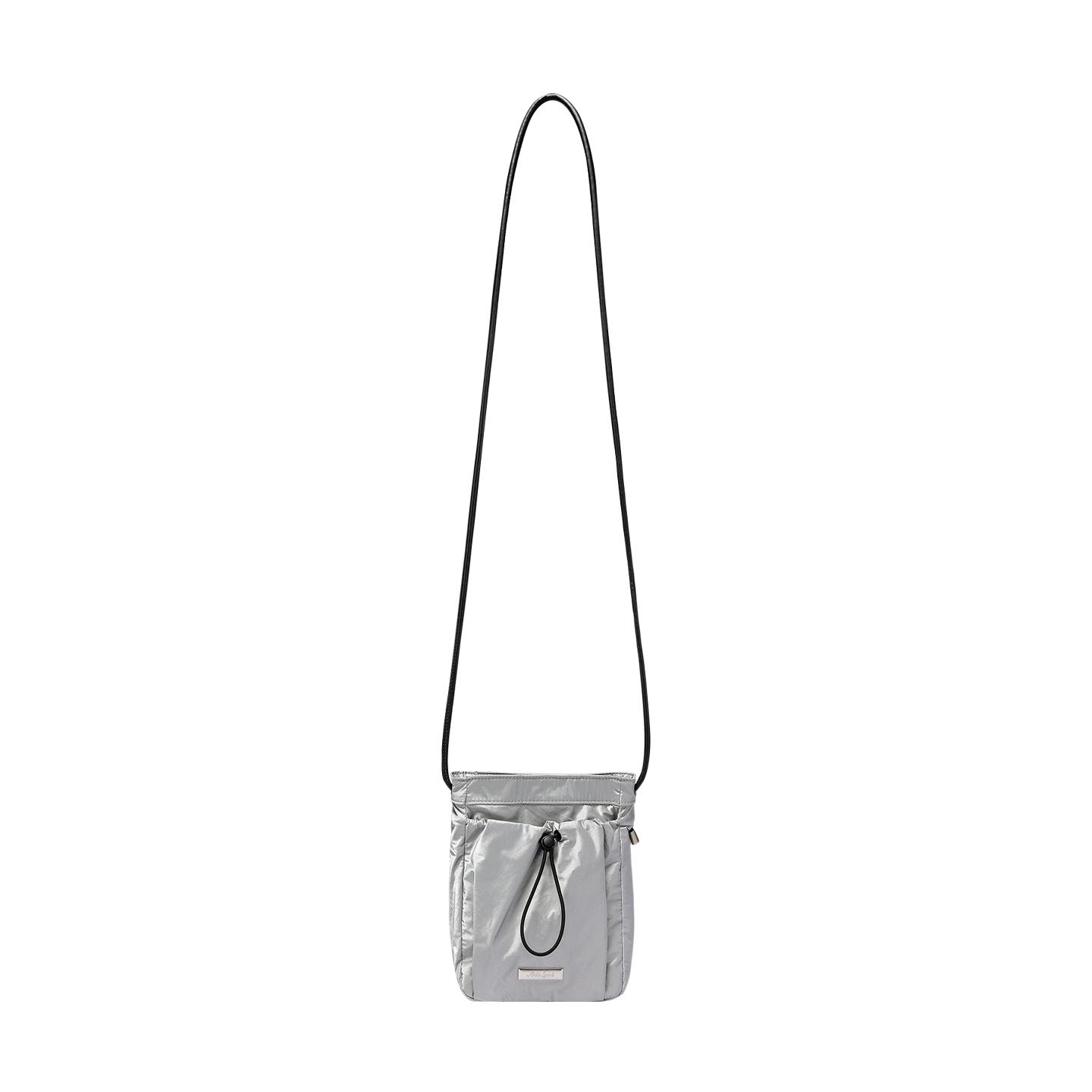 

Anta Life Series Solid Color Nylon Crossbody Bag Unisex bags Bright-Silver 192628111-2 Bright Silver