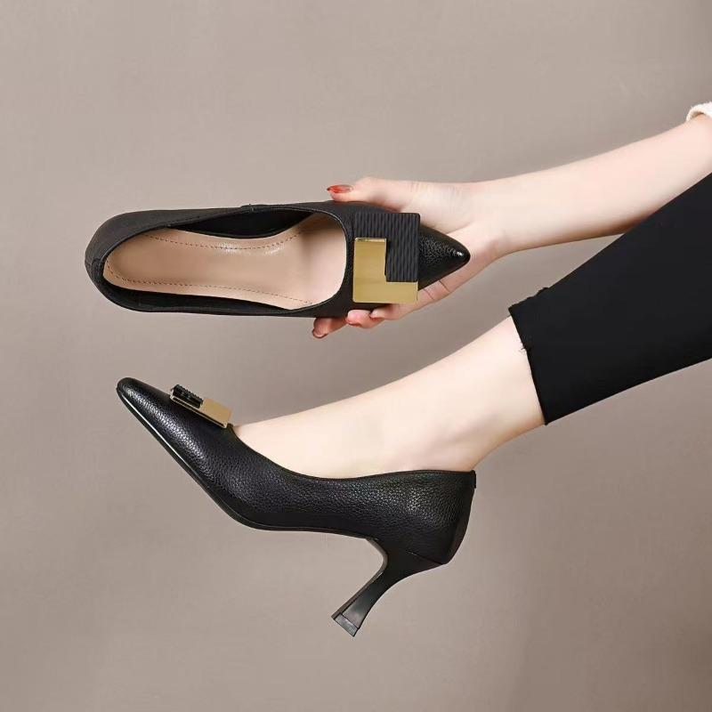 Frühling Nische Design Sinn Französische High Heels Damen Stiletto Aprikose Metall Schnalle Flacher Ausschnitt Einzelne Schuhe Damen