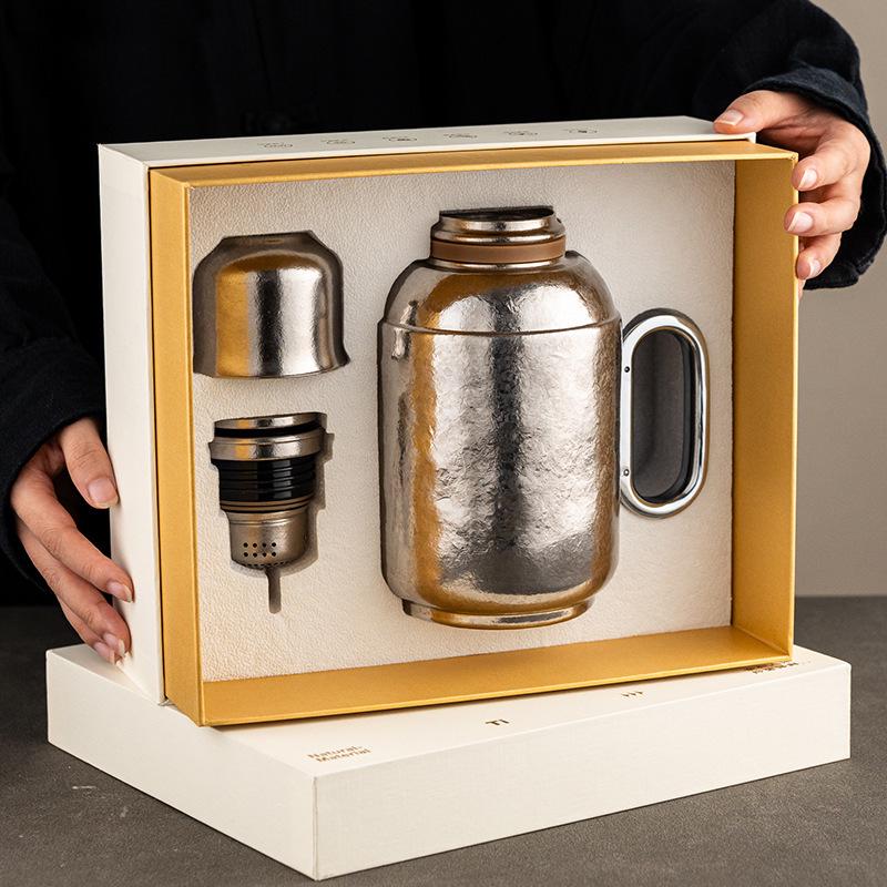 800ML Pure Titanium Tea Pot with Magnetic Lid, Temperature Display, Insulation, Large Capacity - Perfect for Car or Gift Use