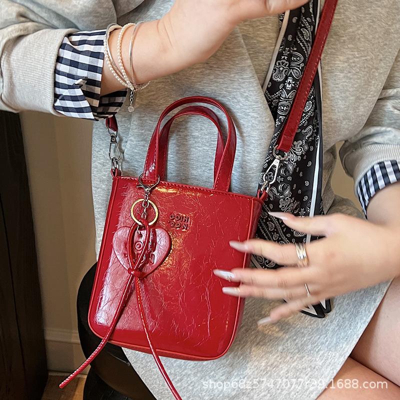 Niche light luxury hand-held small square bag women's 2025 new trendy love simple mobile phone bag high-end crossbody bag