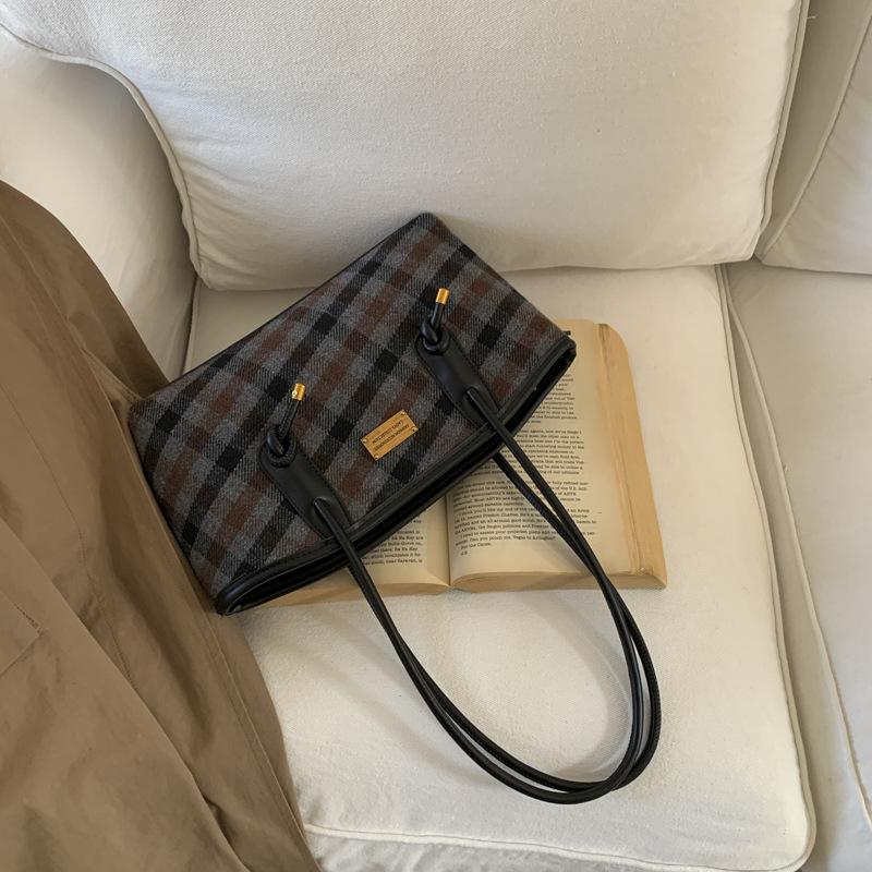 College-style Patterned Bag, Casual Single-shoulder Bag, Women's High-end Commuting Large-capacity Tote Bag