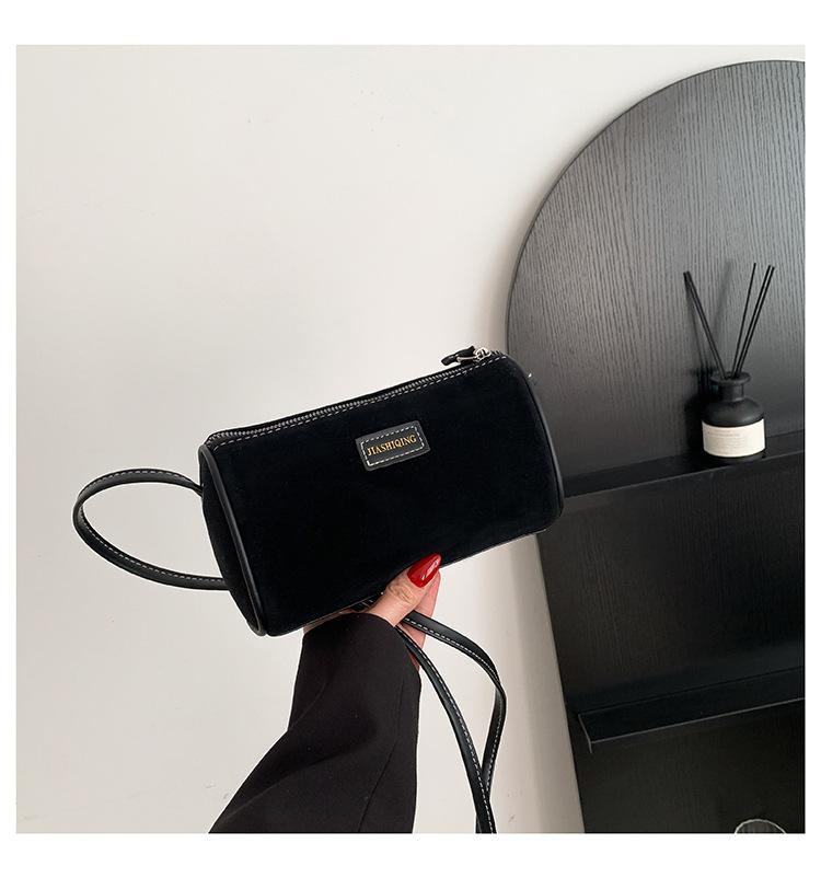 

2024 новые модные женские сумки, простые и повседневные женские сумки через плечо, темперамент, европейские и американские ретро цилиндрические сумки-мессенджеры чёрный