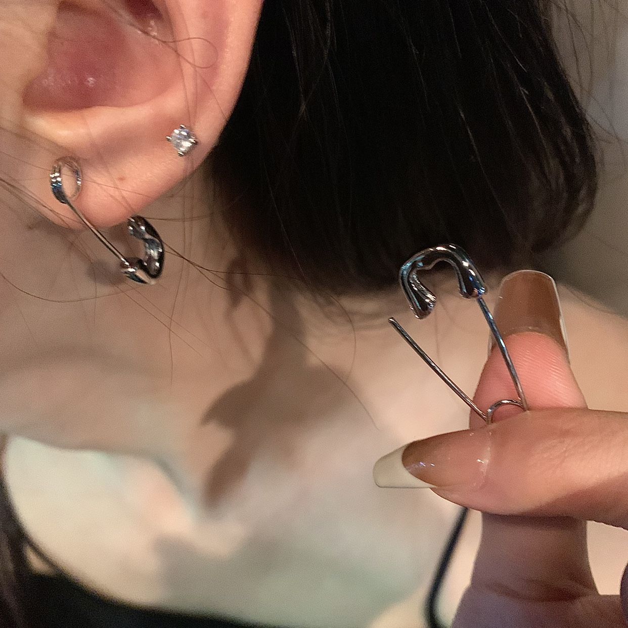 

Creative Design Temperament Pin Stud Earrings for Women Personality Charm Hip Hop Rock Jewelry Korea Earring Accessory Gift серебряный