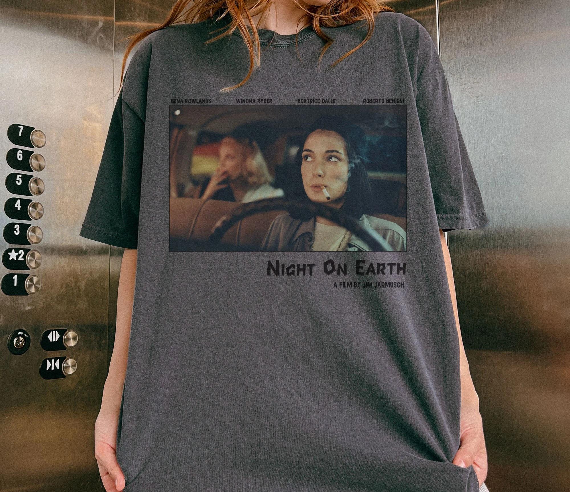 

Night On Earth Movie T-Shirt, Unisex, Gift for Jim Jarmusch Fans, Art House Movie Fans, Vintage Movie Shirt Winona Ryder 5XL різнокольоровий