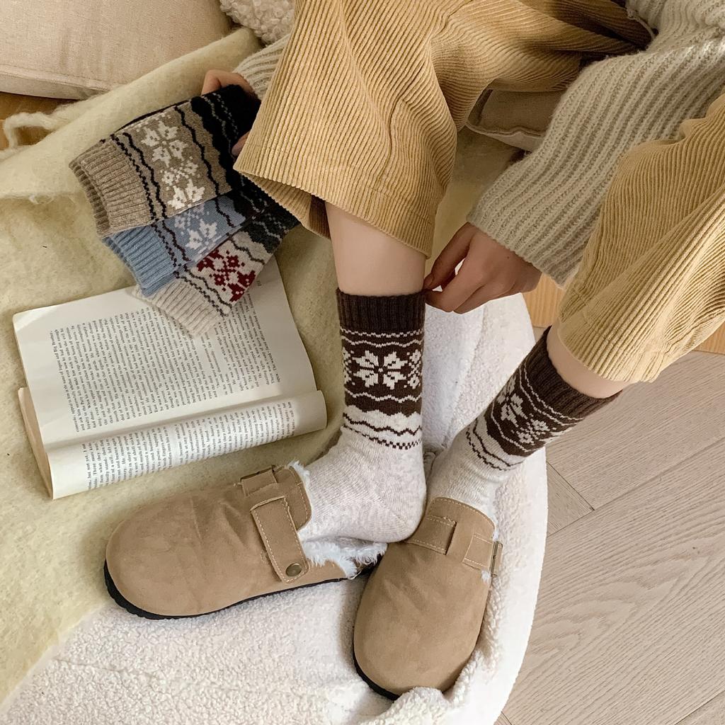 Women's Autumn and Winter Velvet Thickened Warm Trend Personality Color Contrast Wool Tube Pile Socks