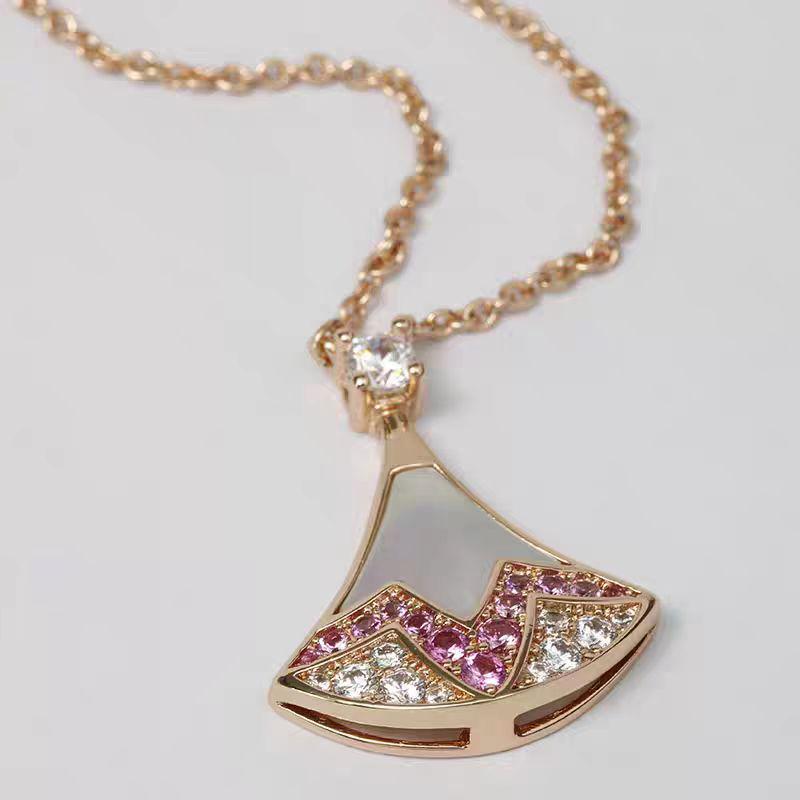 

2025 Qixi Festival Girls Necklace: Fan-shaped Pendant Clavicle Chain in Light Luxury Design