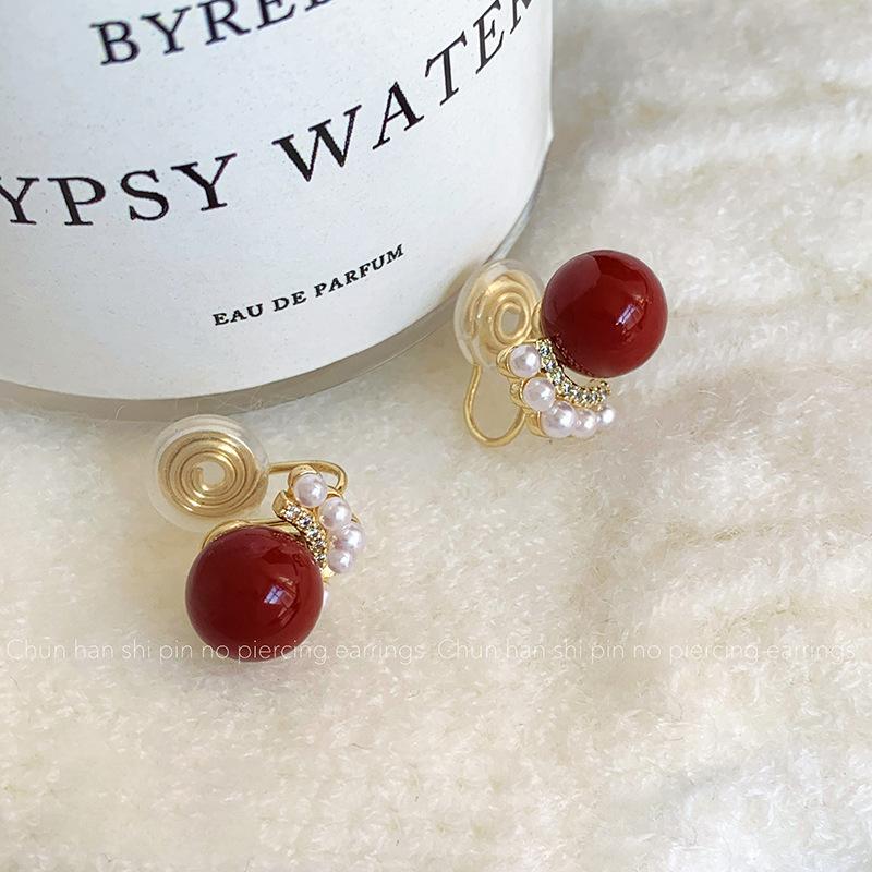 Red pearl ear clips~ niche design simple temperament pearl stud earrings autumn and winter fashion high-end earrings without earrings