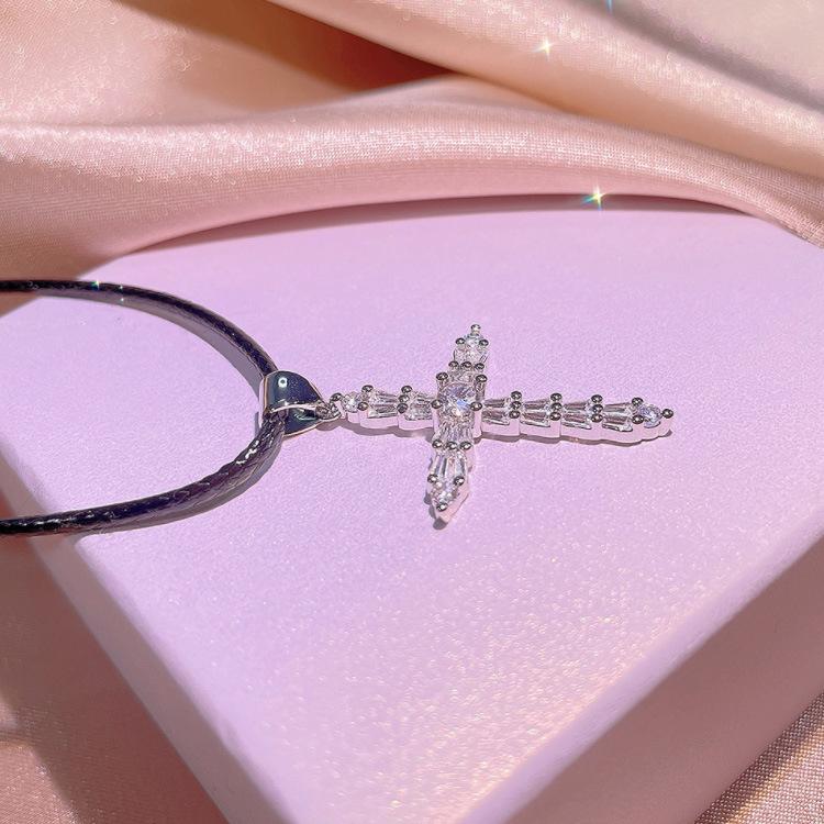 Wind Jewelry Flash Diamond Cross Necklace Female Tide Exquisite Personality Niche Design Sense Collarbone Chain