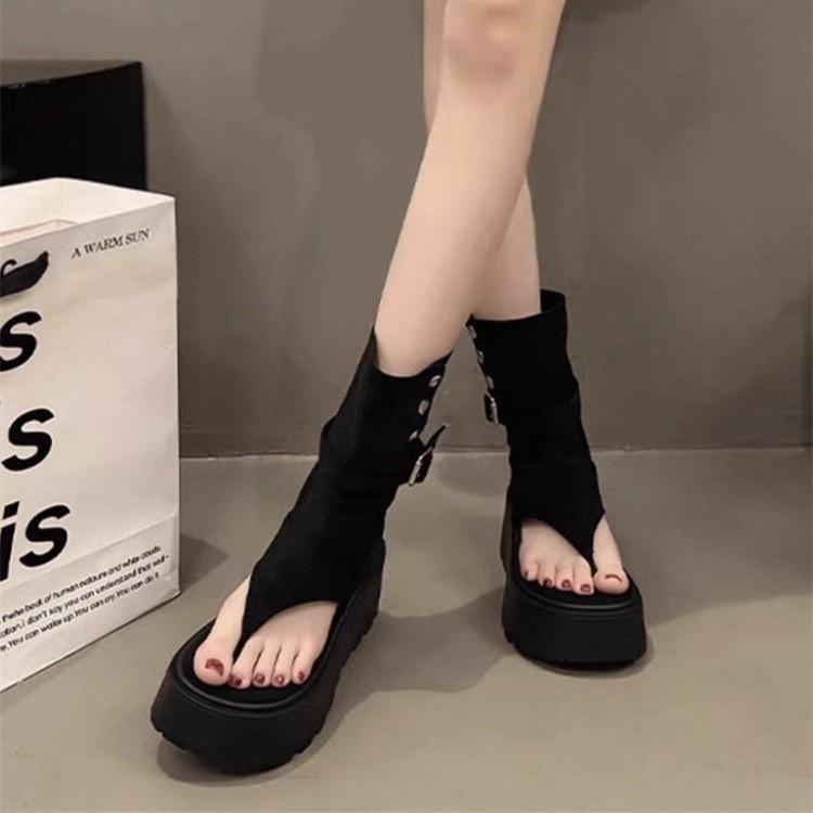 Sandálias Romanas de dedo de sola grossa pequena para mulheres 2025 verão nova moda high-end pequena altura-aumentando botas frescas