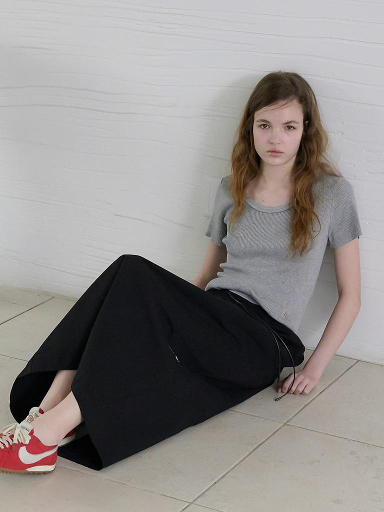 Elssibeui Scoop Neck Rib Knit Top_Gray