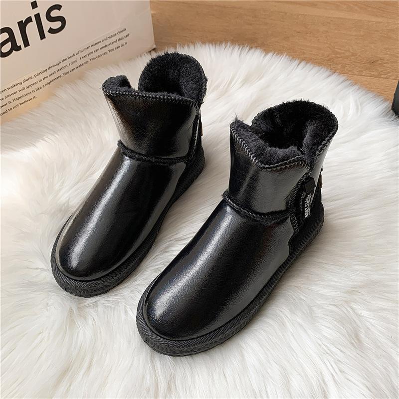 

The source manufacturer sends a pair of snow boots for women 2025 new winter velvet cotton shoes, waterproof short boots for women 35