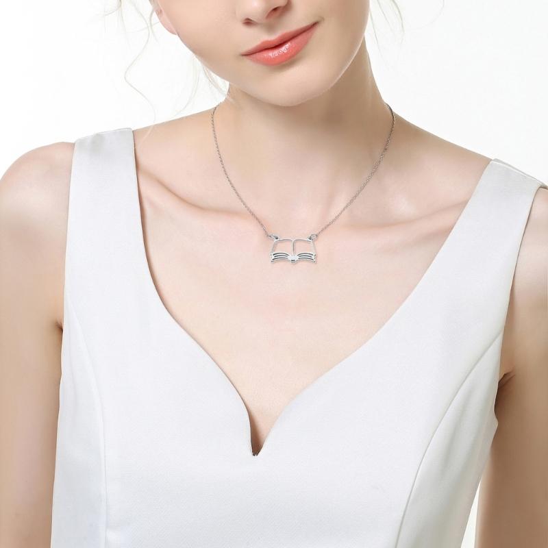 Abschluss-Saison Halskette mit hohlem Buchanhänger Einzigartige und stilvolle Choker-Schlüsselbeinkette Symbolisch und bedeutungsvoll