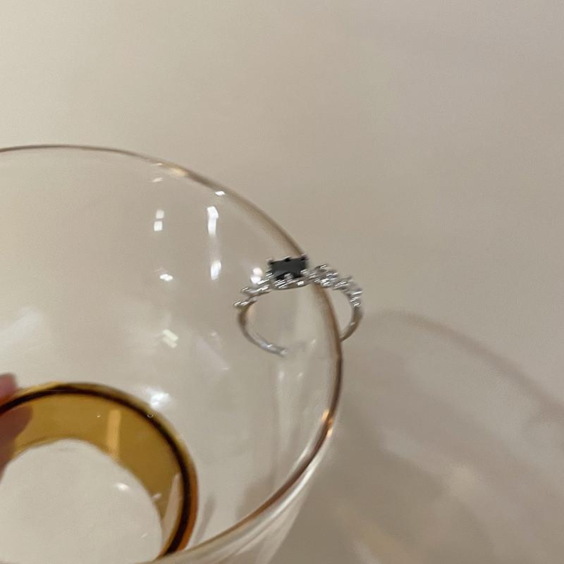 

Кольцо из лунного камня изысканного дизайна в модном медном исполнении, идеально подходящее для женского современного стиля J2959